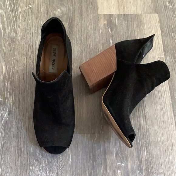 Steve Madden Shoes - Steve Madden . Tristy Black Heeled Booties . 8